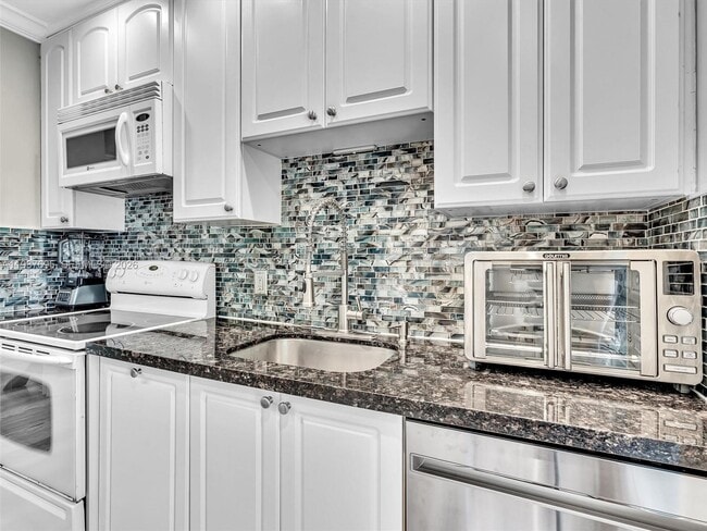 Building Photo - 1731 NW 7th Terrace