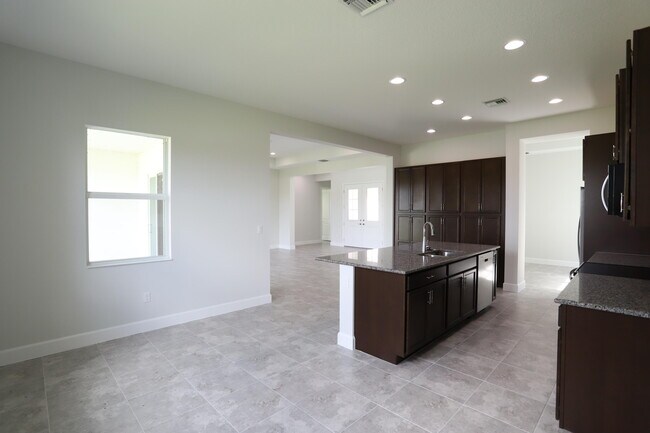 Building Photo - 15192 Wildwood Cir