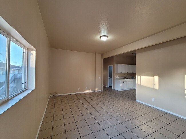 Building Photo - Large 4bd/2bth Unit in Logan Heights with ...