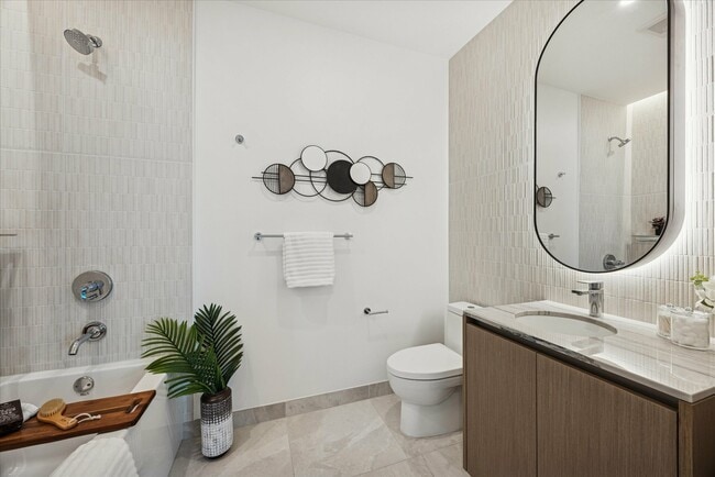 Building Photo - 610 Davis St