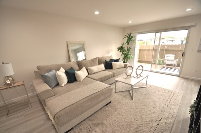 Building Photo - 6620 Linda Vista Rd