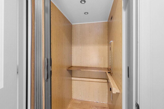 Building Photo - 3 Bed 3.5 Bath - Rockville Townhome - 2 Ca...