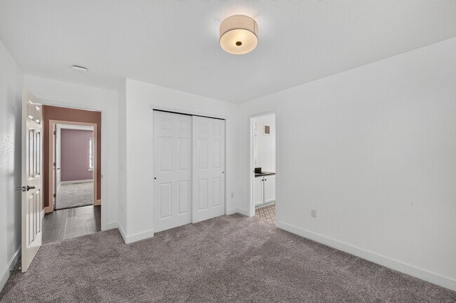 Building Photo - 22015 E Jamison Pl