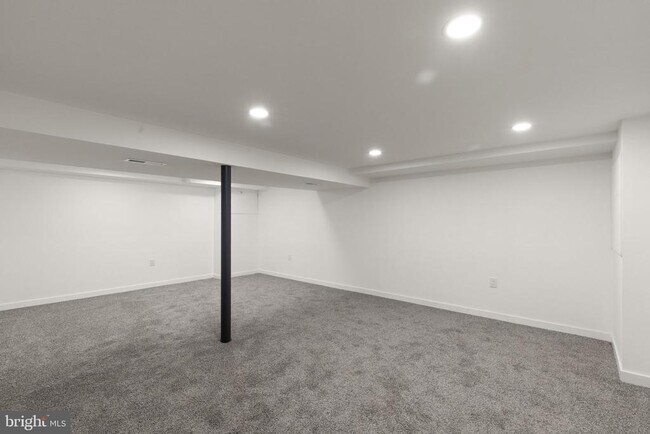 Building Photo - 8723 Lackawanna Ave