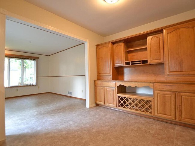 Building Photo - 719 Cowles Ave