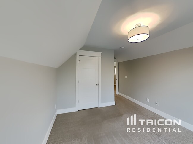 Building Photo - 1236 Hillwood Private Cove