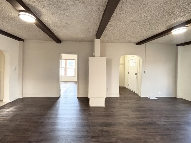 Building Photo - 1395 S 900 E