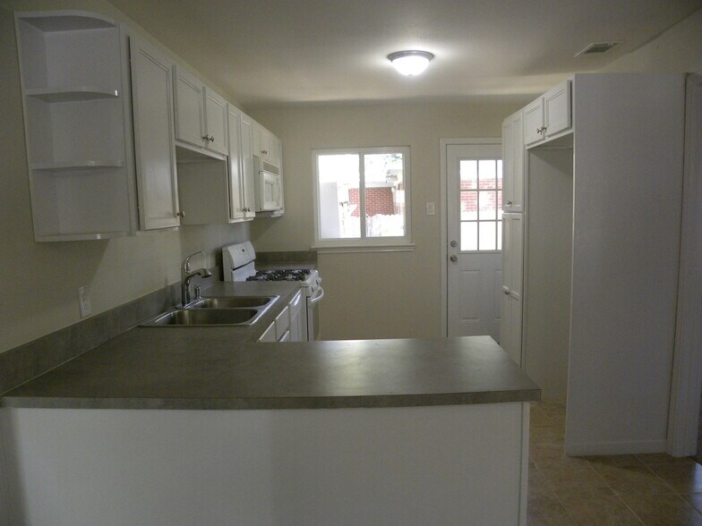 Building Photo - 10308 Libby Ln