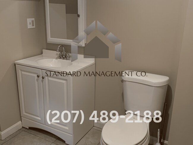 Building Photo - 28 Oak St