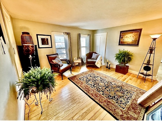 Larger Living Room - 276 Broad St