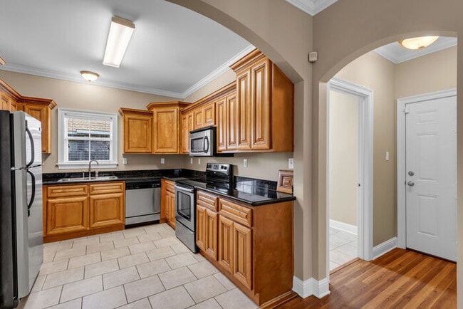 Building Photo - 13727 Foxhill Drive