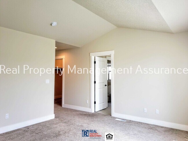 Building Photo - 15079 NW Rossetta St
