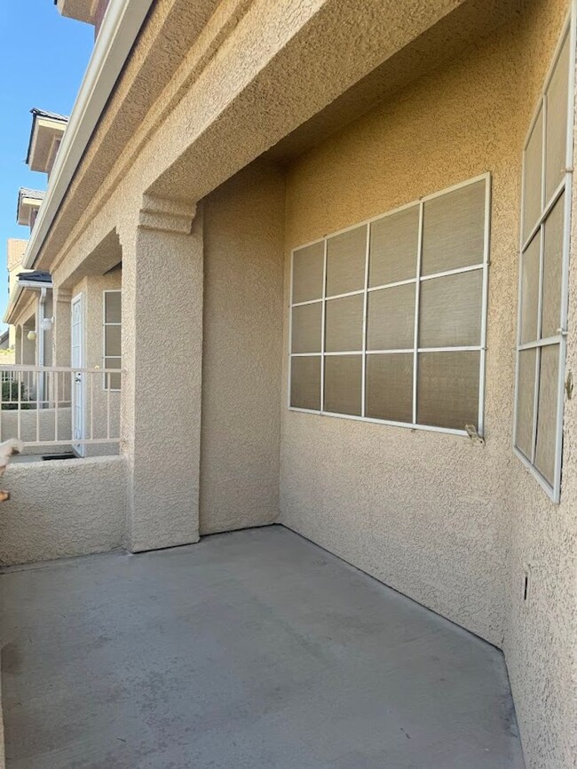 Building Photo - Great Two Story Townhouse