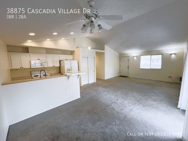 Building Photo - Light and Bright 3 Bedroom 2 Bathroom Home...