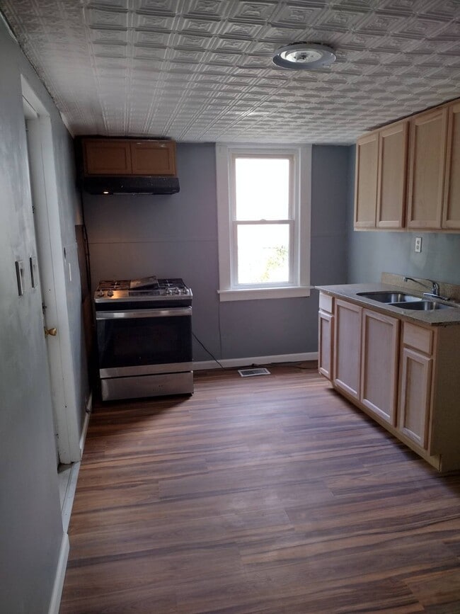 Primary Photo - 930 Lenox Ave