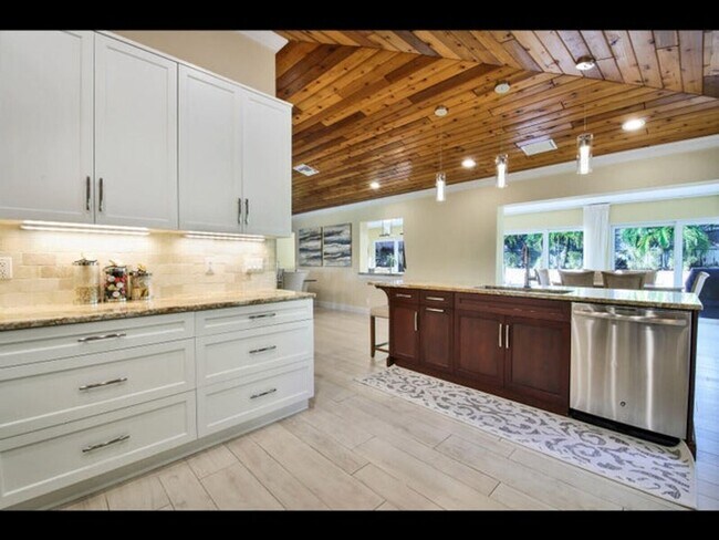 Building Photo - 451 N Lyra Cir