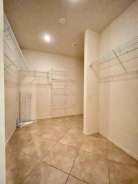 Building Photo - 3468 Flowstone Ln