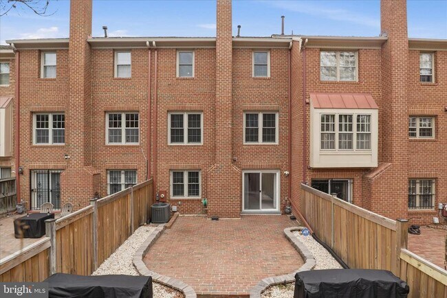 Building Photo - 5118 Woodmire Ln