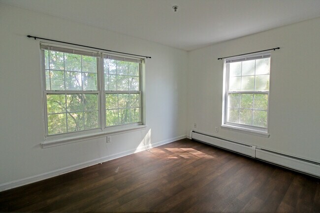 Building Photo - 285 Hildred Dr