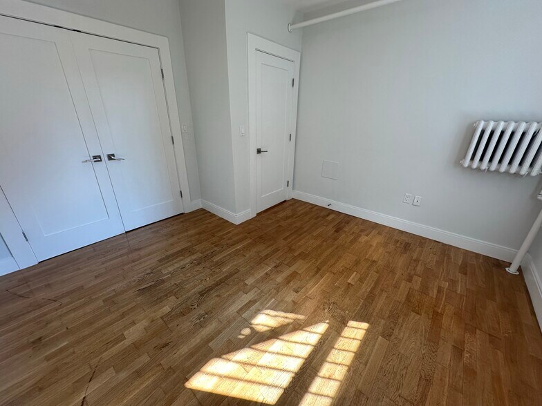 Building Photo - 36 Madison St