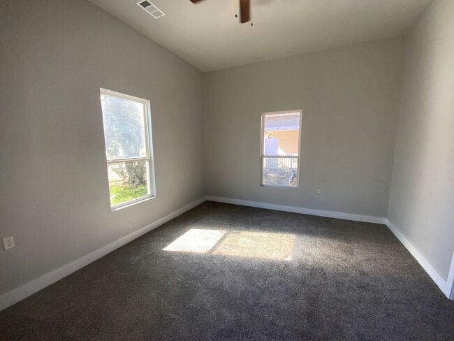 Building Photo - 1223 W 10th St