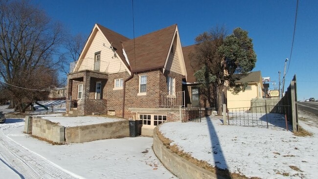 Building Photo - 1208 S Belt Hwy