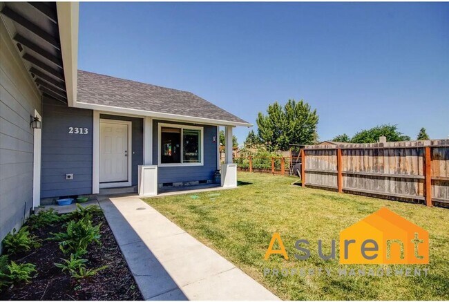 Building Photo - Great 3 Bed 2 Bath Medford Home Available Soon!
