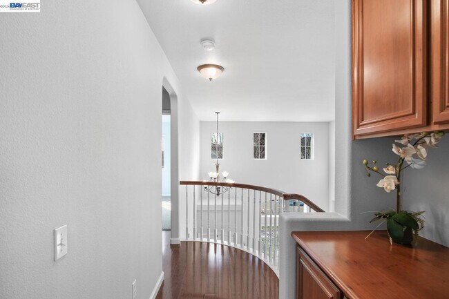 Building Photo - 2301 Mountain Springs Dr