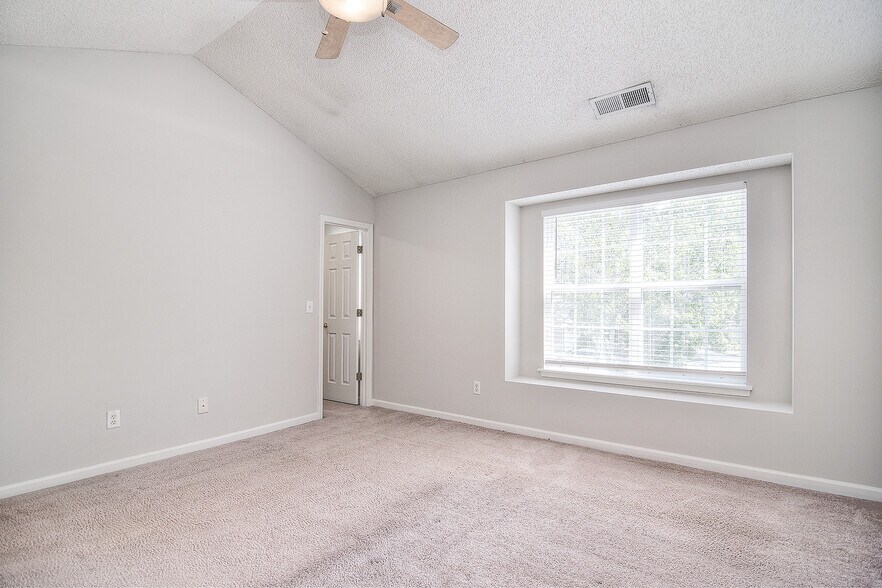 Building Photo - 8339 Christmas Ct