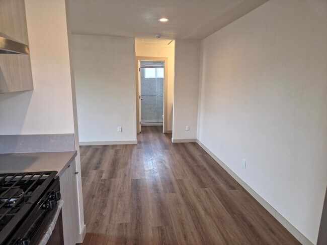 Building Photo - 1805 James Pl