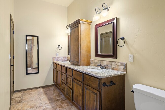 Building Photo - 3950 Agua De Vida Dr