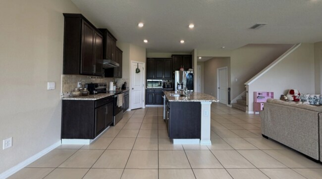 Building Photo - 13781 Wineberry Dr