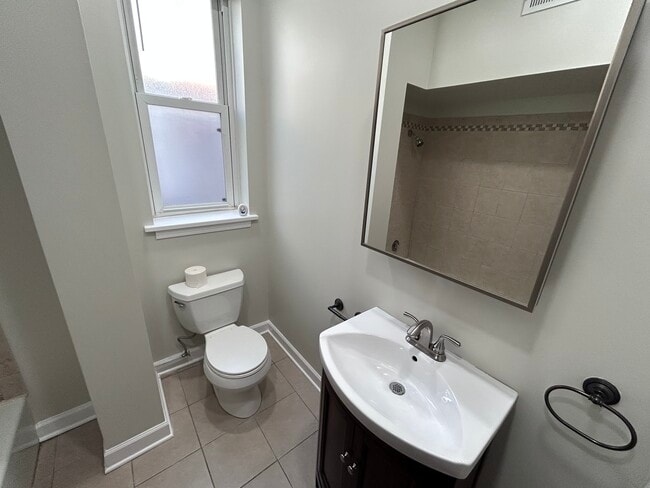 Building Photo - 720 N Throop St