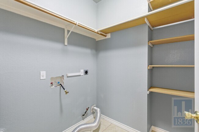Building Photo - 4011 Travis Country Cir
