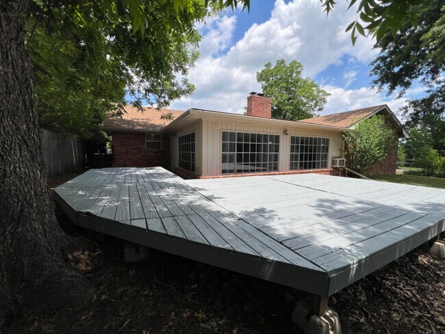 Building Photo - 4060 NW 60th St