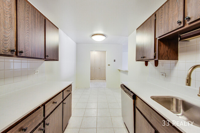 Building Photo - Oak Lawn / The Vine Apartments / 1 Bed / P...