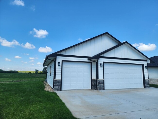 Building Photo - Brand New Ranch Home for Rent - 3 Bed / 2 ...