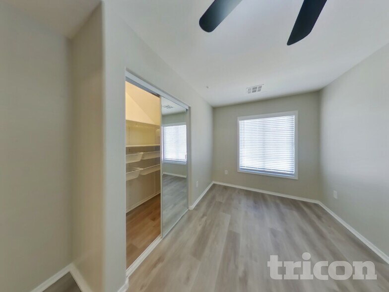 Building Photo - 1353 S Sabino Dr