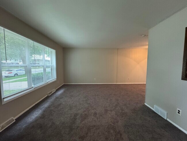 Building Photo - 6451 N 73rd St