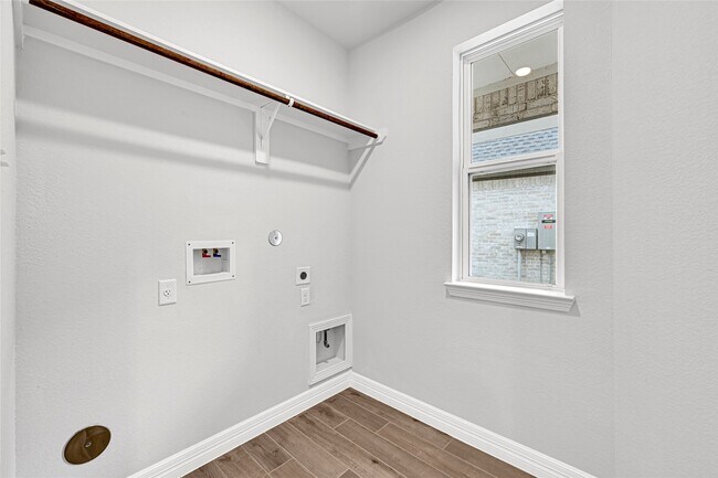Building Photo - 9339 Galloway Wds Trl