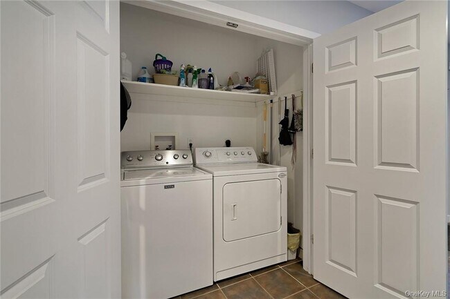 Building Photo - 99 Summit Ave