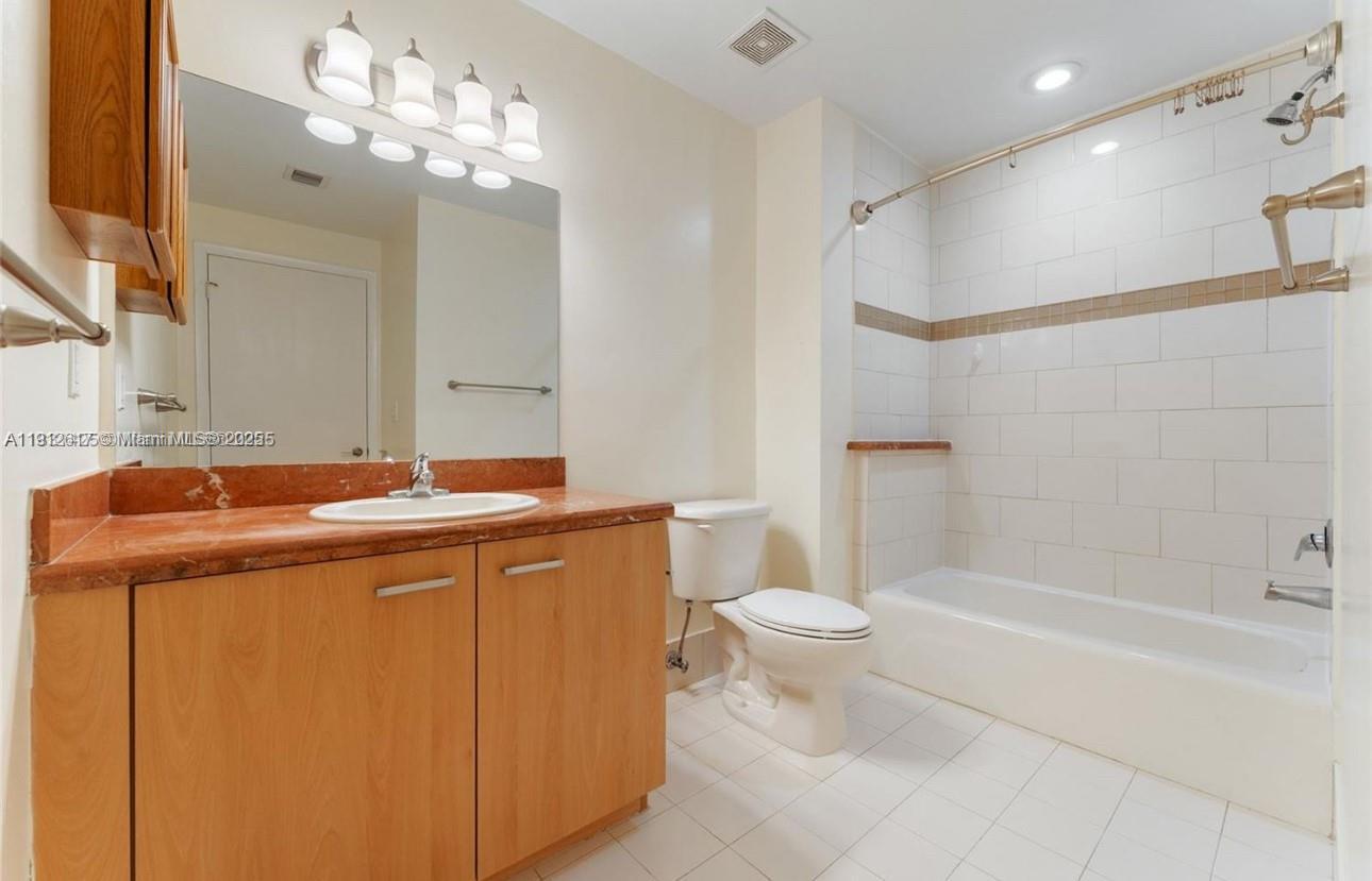 Building Photo - 1350 NW 8th Ct