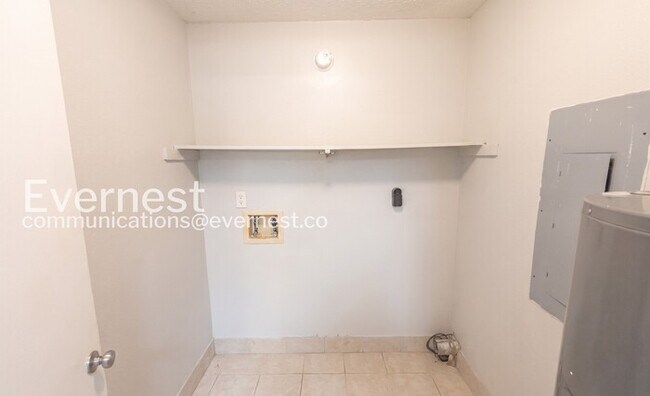 Building Photo - 3 Bed, 2 Bath Home with Deck and Off-Street Parking / Pet-friendly / Available Now!