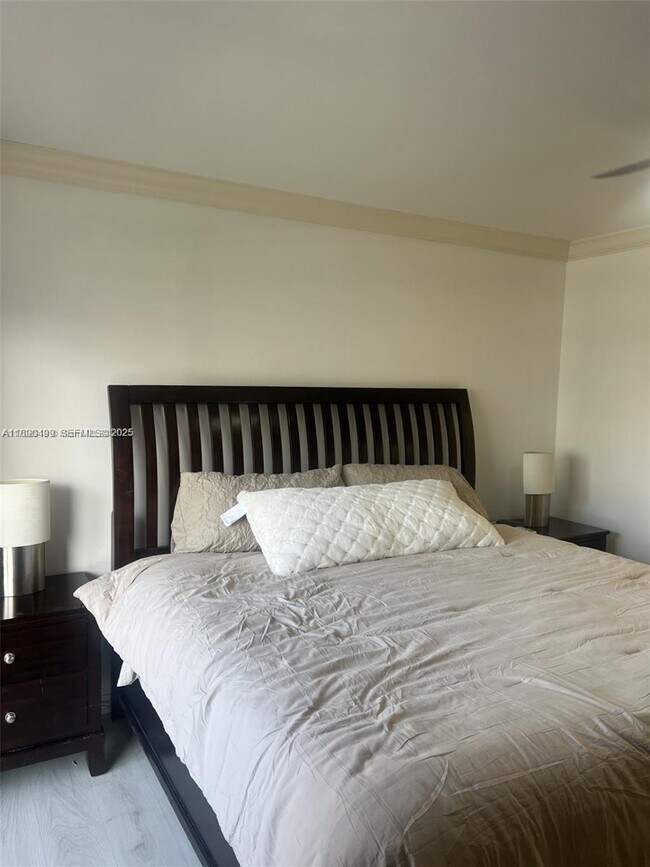 Building Photo - 3545 NE 167th St