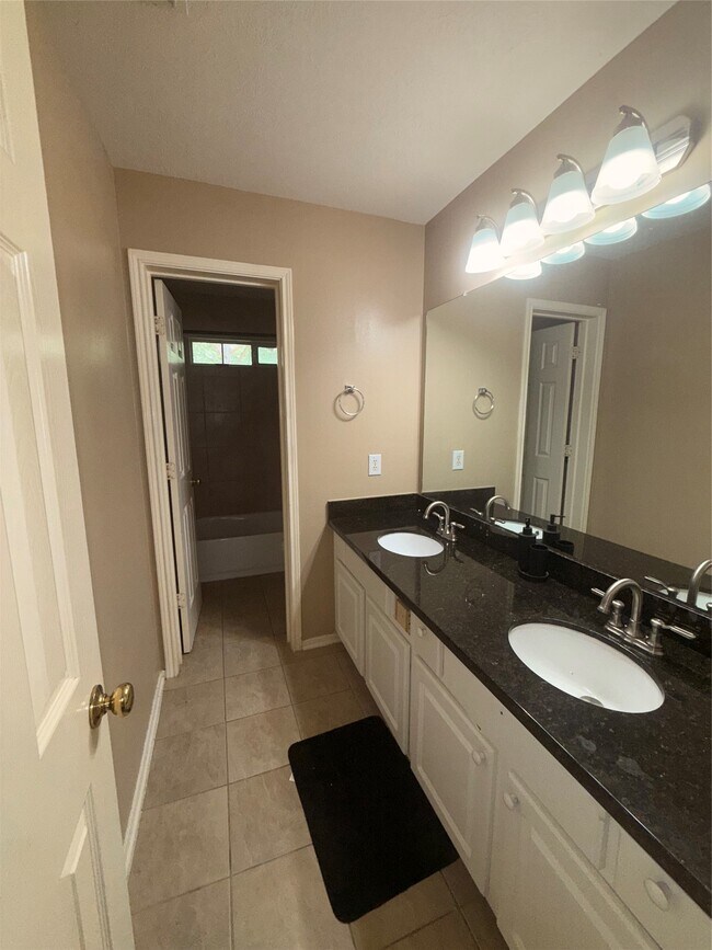 Building Photo - 14009 Hollow Canyon Ln