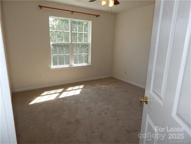 Building Photo - 17130 Cambridge Woods Ct
