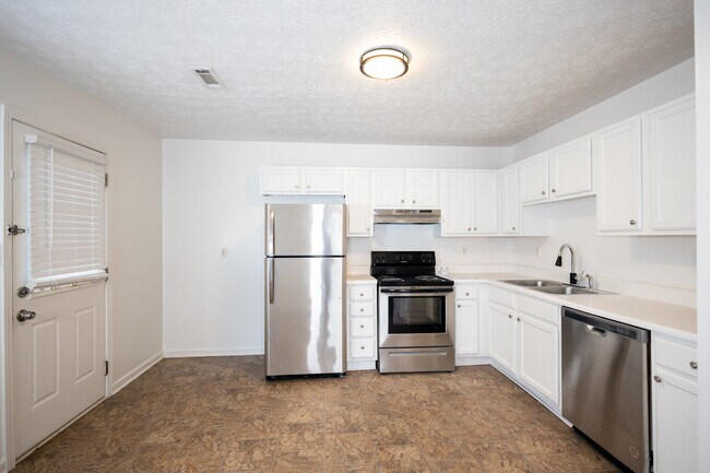 Building Photo - 8791 Freedom Way