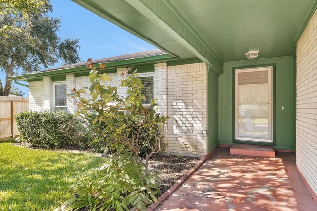 Building Photo - 13650 Cherrydown St