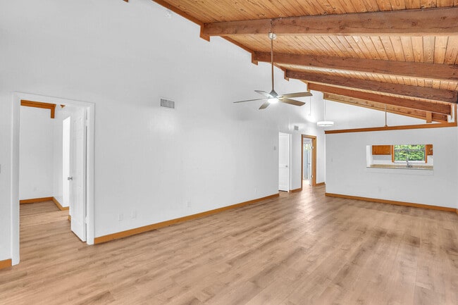 Building Photo - 100 Sparrow Dr