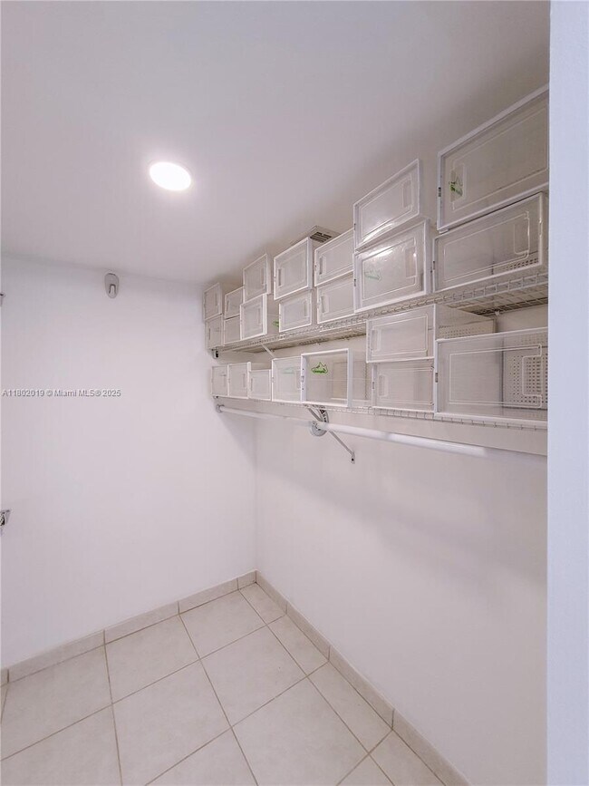 Building Photo - 2333 Brickell Ave